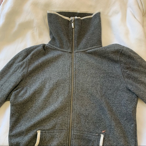 Roots Grey Sweater Size Medium - Picture 8 of 9